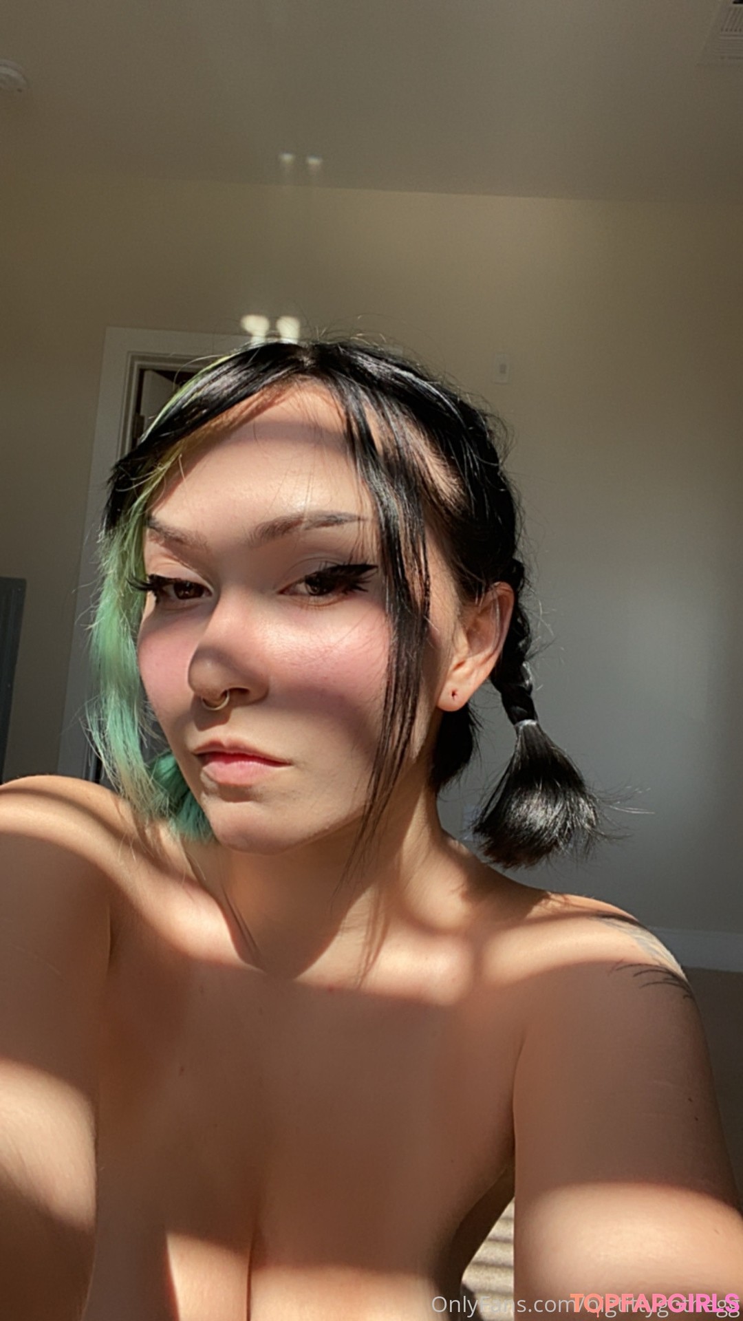 Photo nue de fuite OnlyFans de Big Titty Goth Egg #15