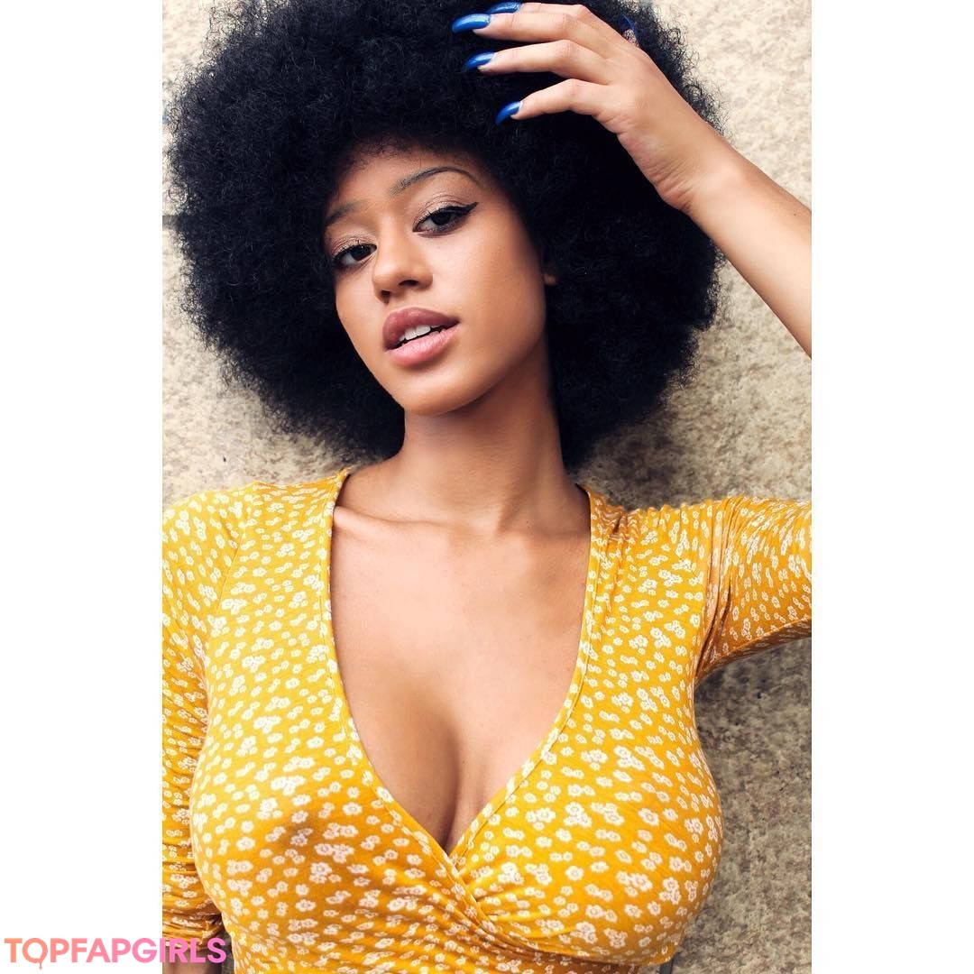 Photo nue de fuite OnlyFans de Stormi Maya #654