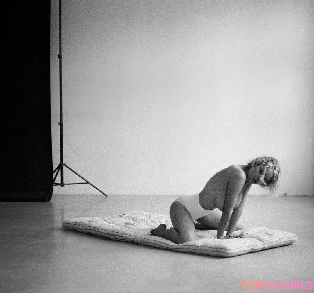 Photo nue de fuite OnlyFans de Mila Amour #1456