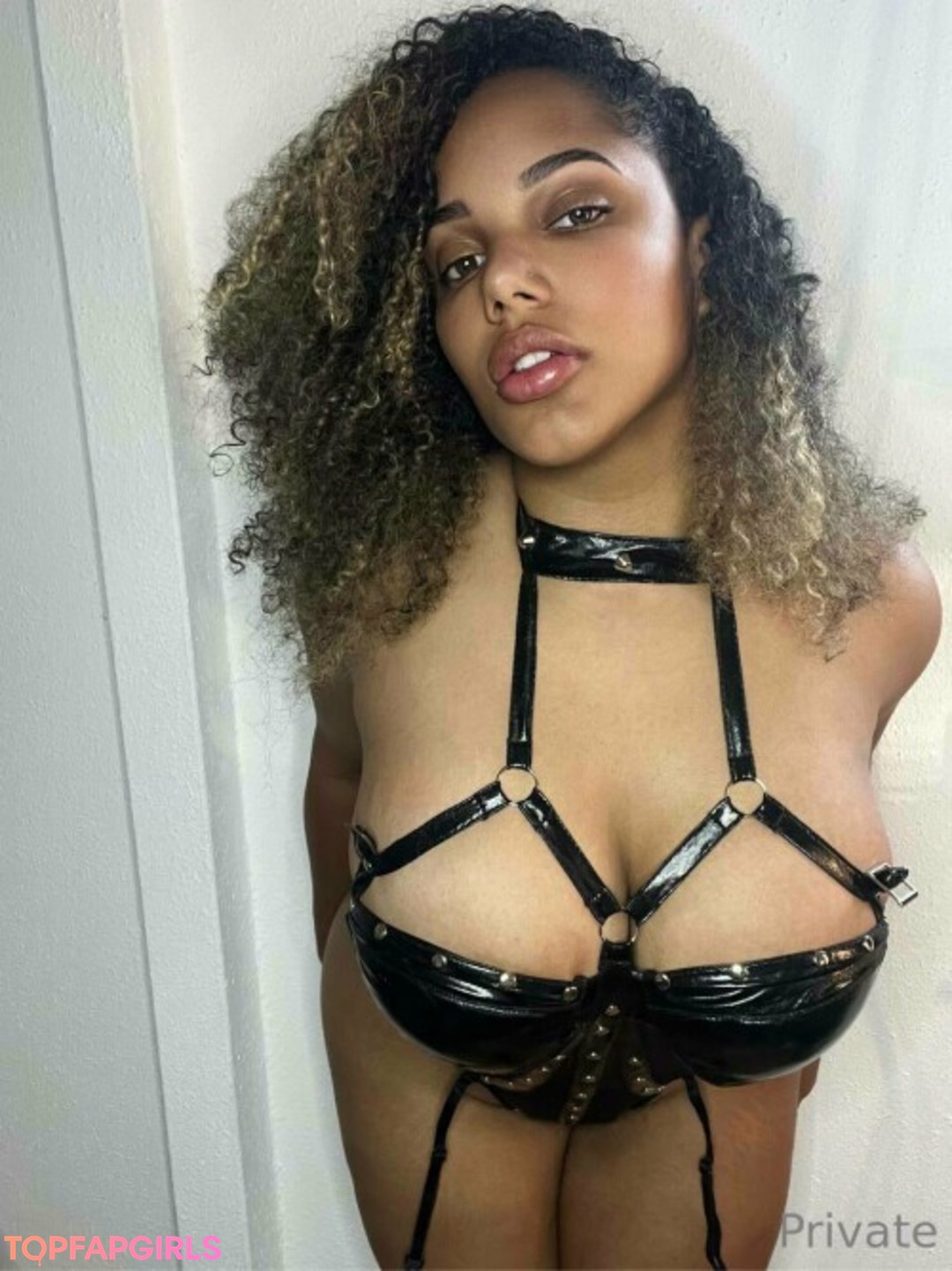 Photo nue de fuite OnlyFans de Miss Bonnie #4