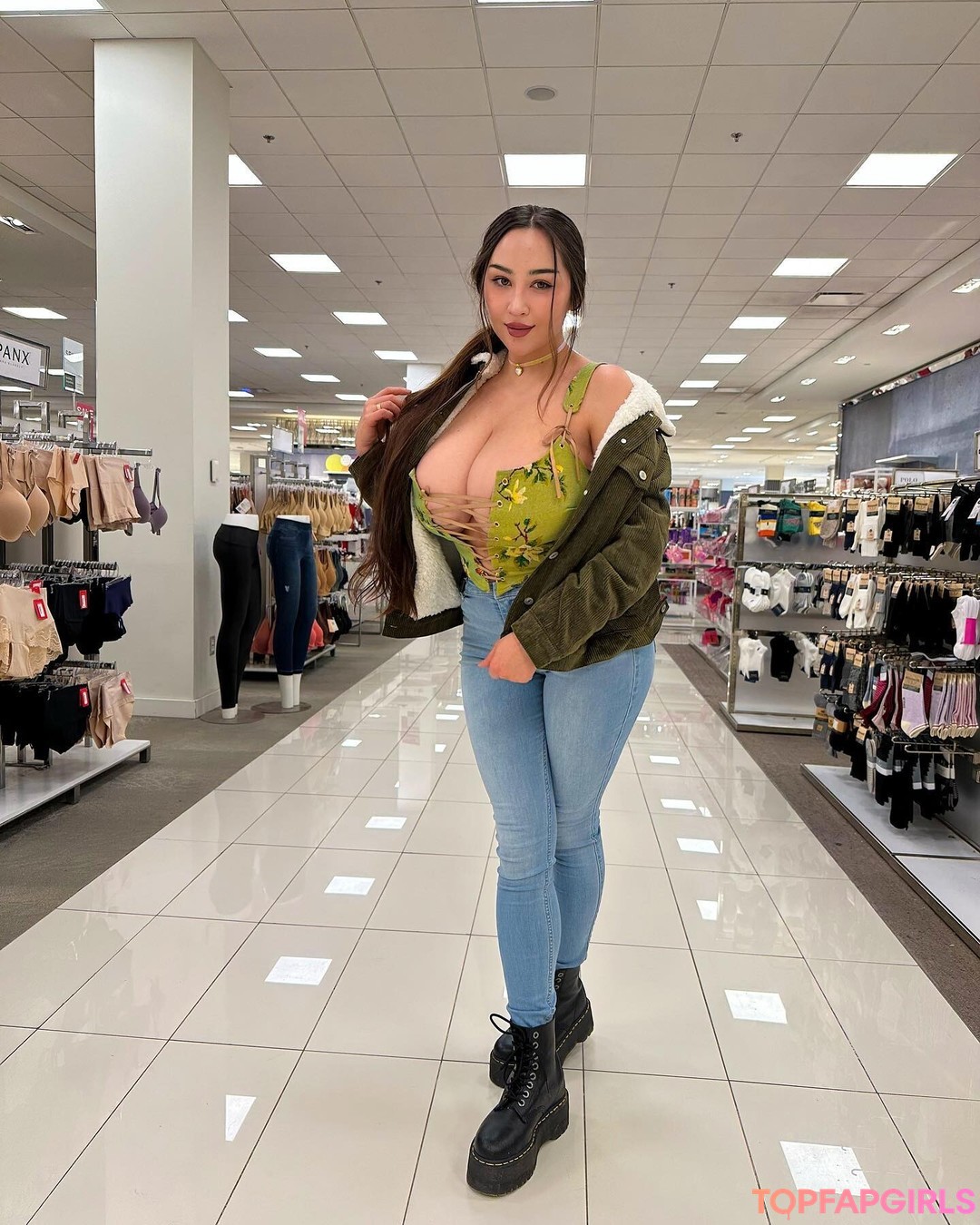 Photo nue de fuite OnlyFans de Louisa Khovanski #1155
