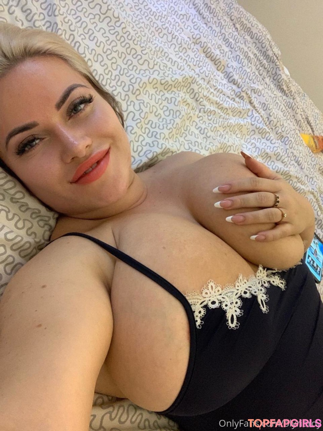 Photo nue de fuite OnlyFans de Olyria Roy #8