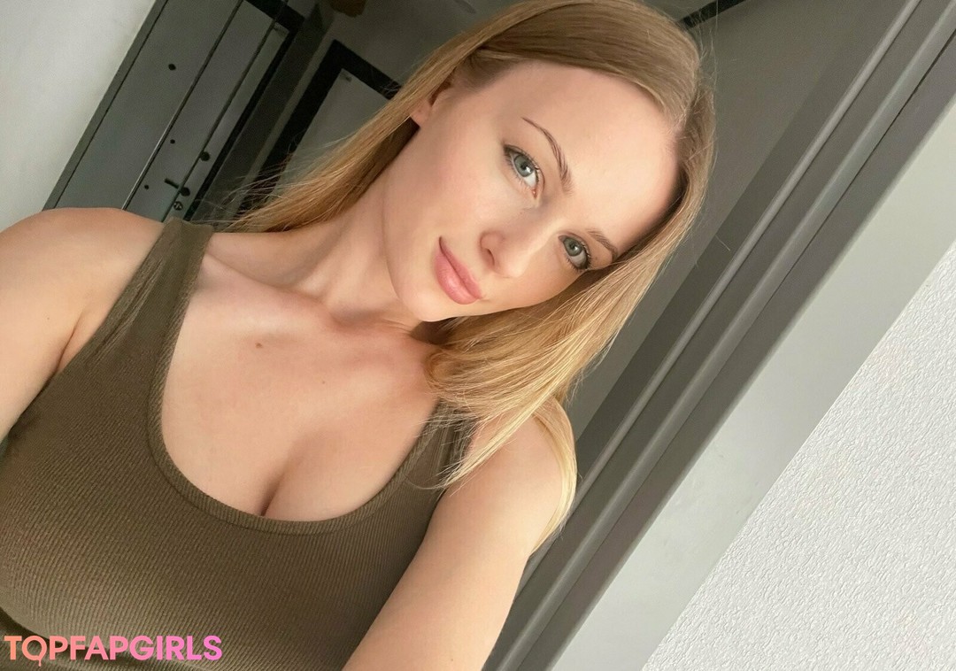 Photo nue de fuite OnlyFans de Tniwe #2306