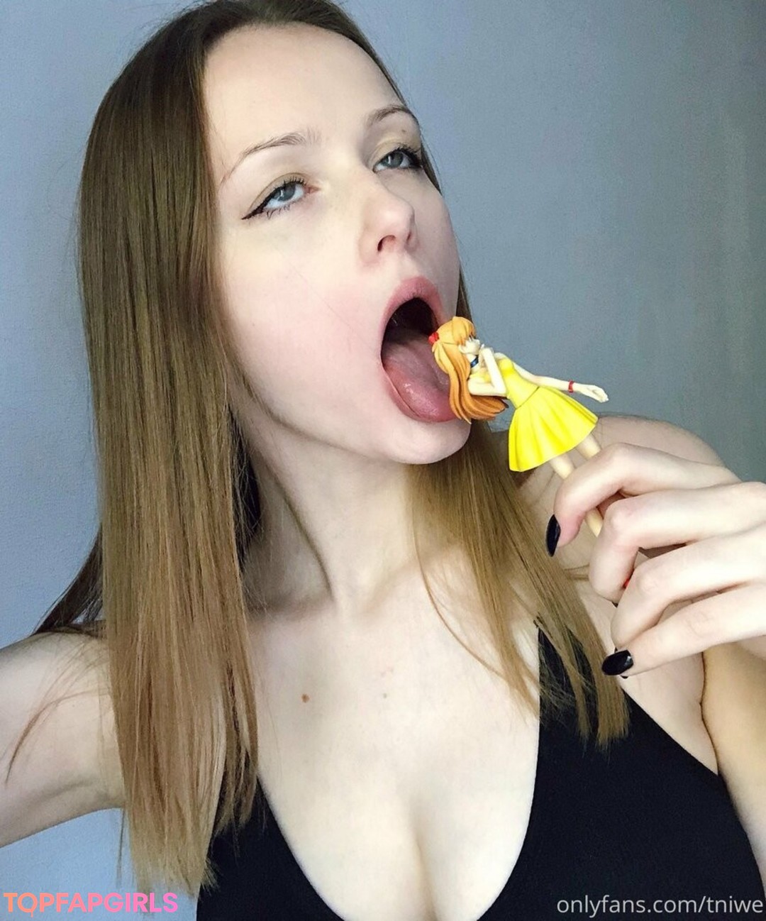 Photo nue de fuite OnlyFans de Tniwe #2411