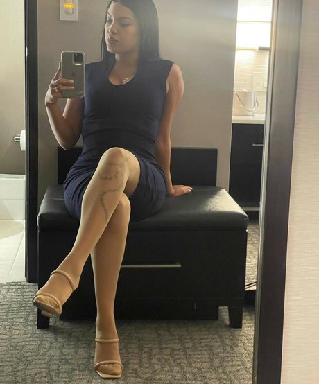 Photo nue de fuite OnlyFans de Maya Farrell