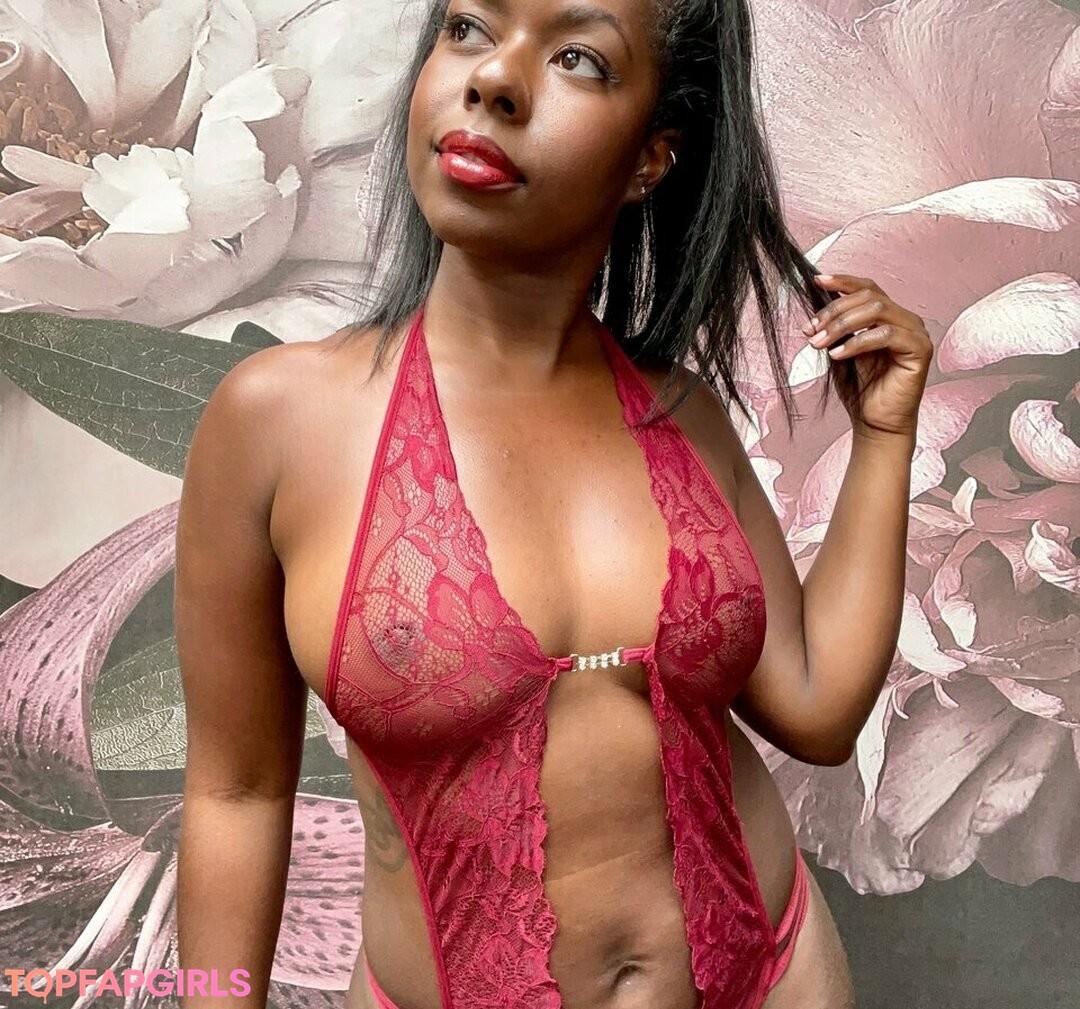 Photo nue de fuite OnlyFans de Camille W #390