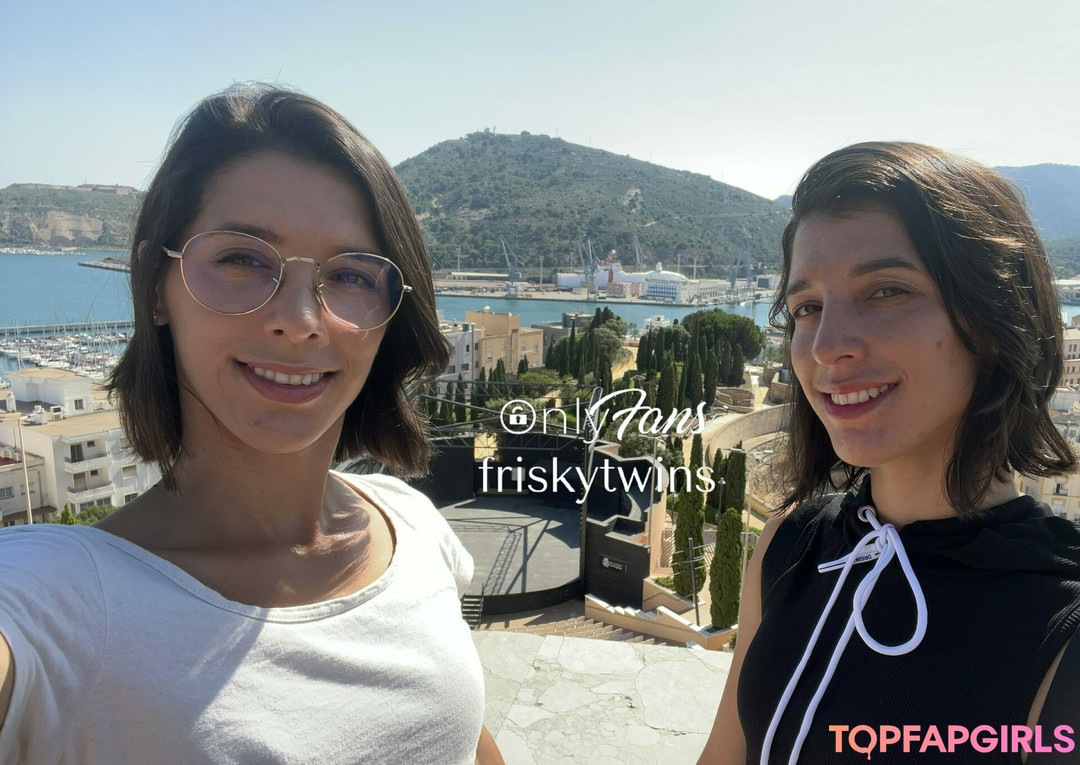Photo nue de fuite OnlyFans de Frisky Twins #197