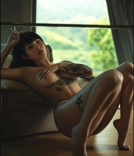 Hitomi Songyuxin