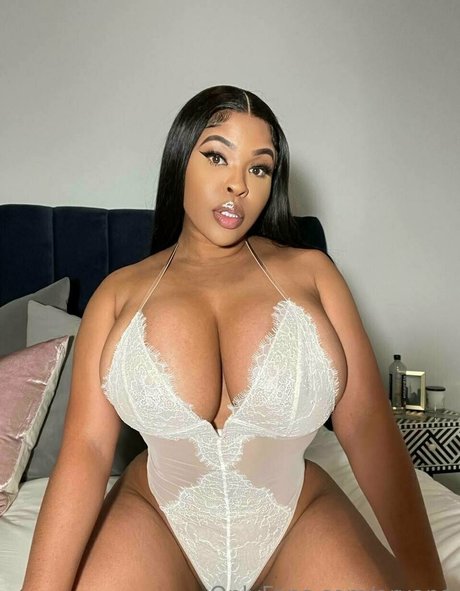 Photo nue de fuite OnlyFans de Aryana