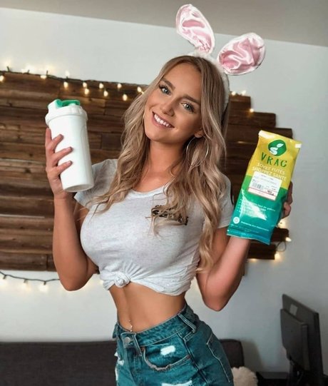 Alex Ann Lavigne Pelletier