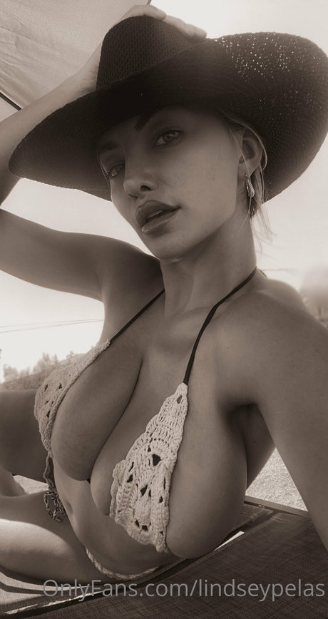 Lindsey Pelas