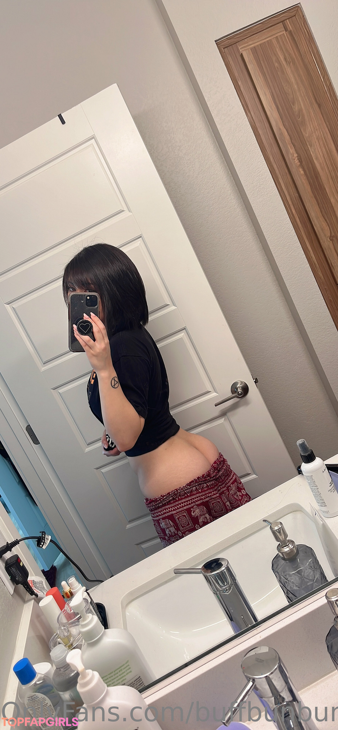Photo nue de fuite OnlyFans de Womanwearingred #148