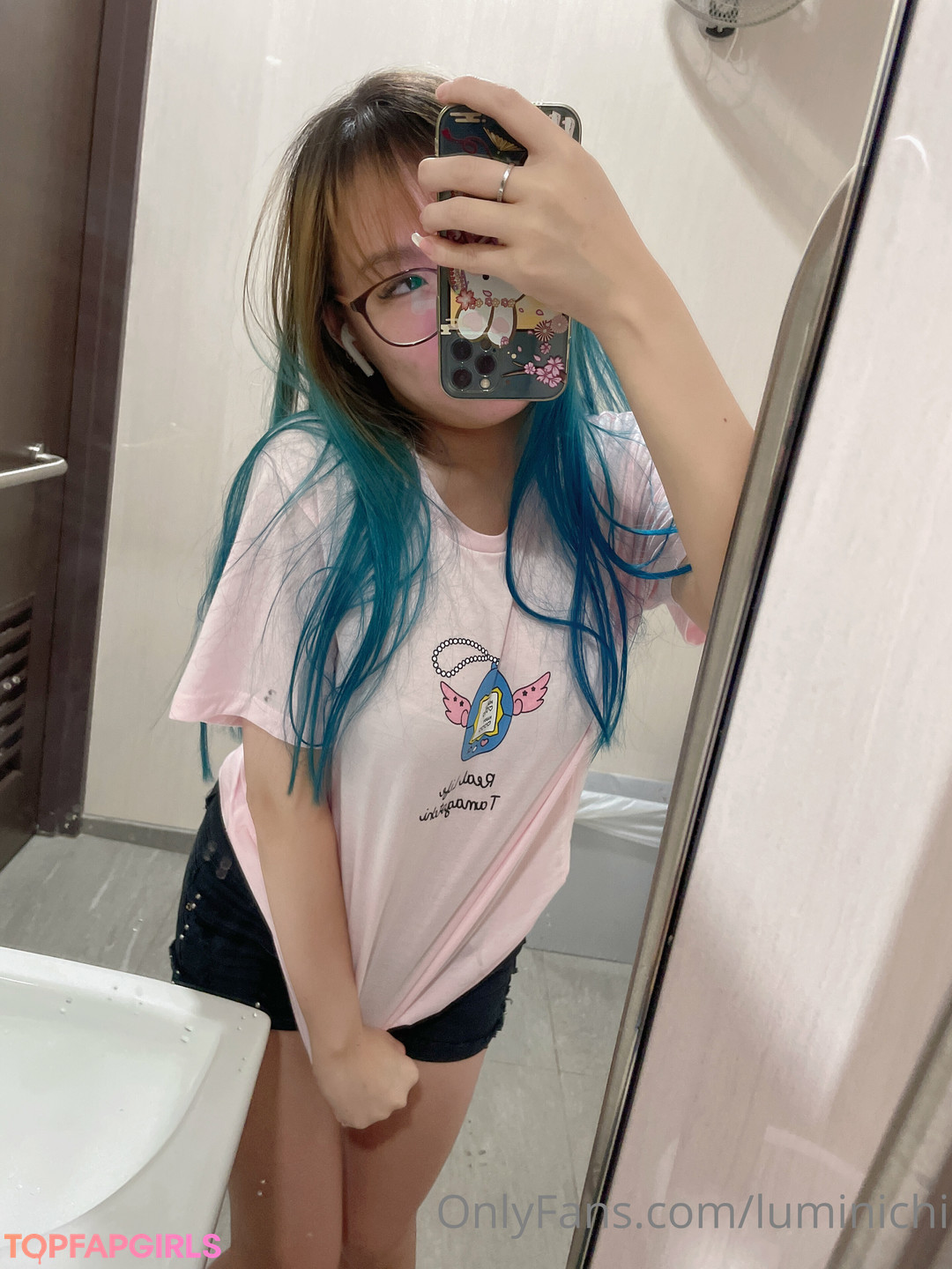 Photo nue de fuite OnlyFans de Luminichi #8