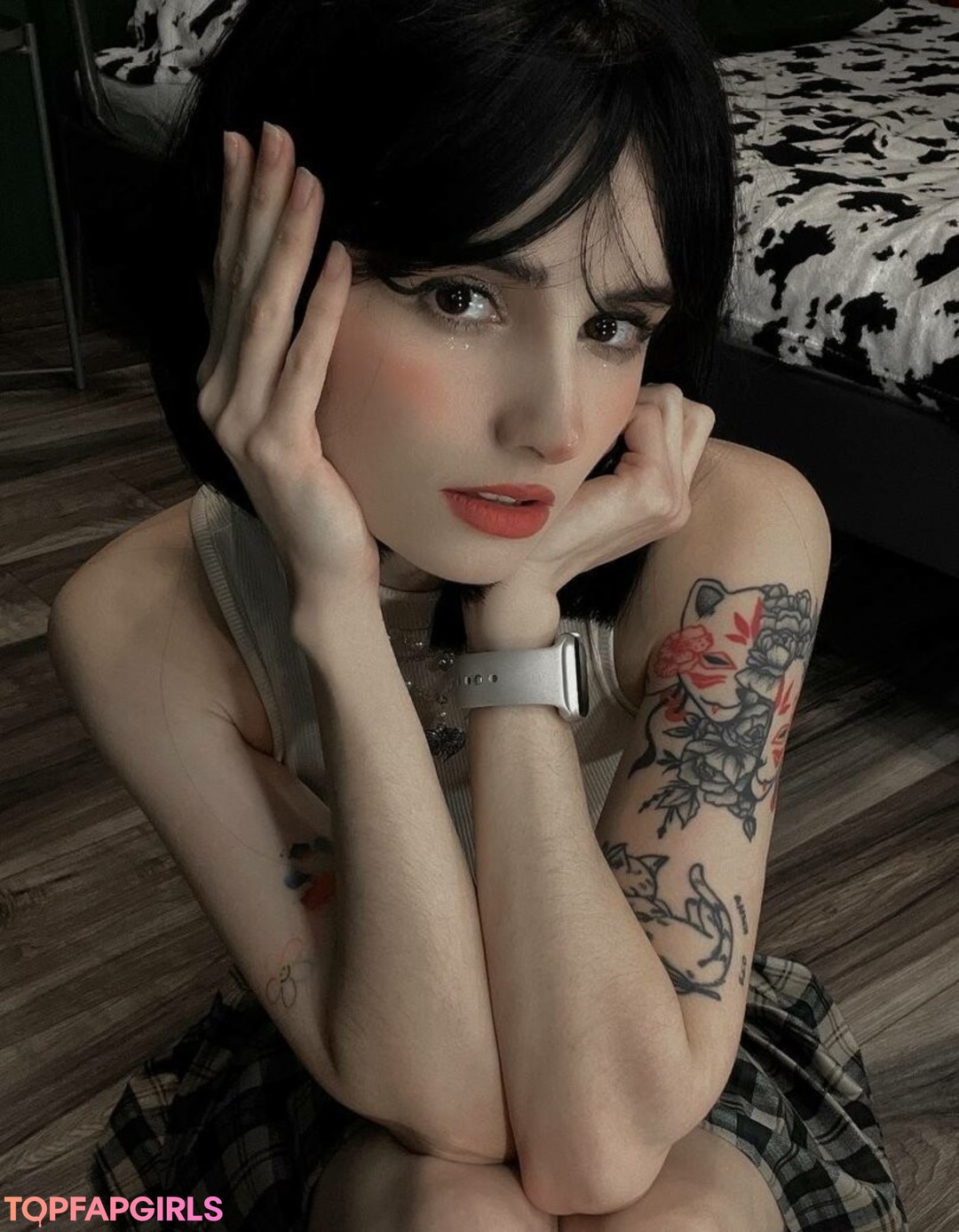 Photo nue de fuite OnlyFans de Loona #1228