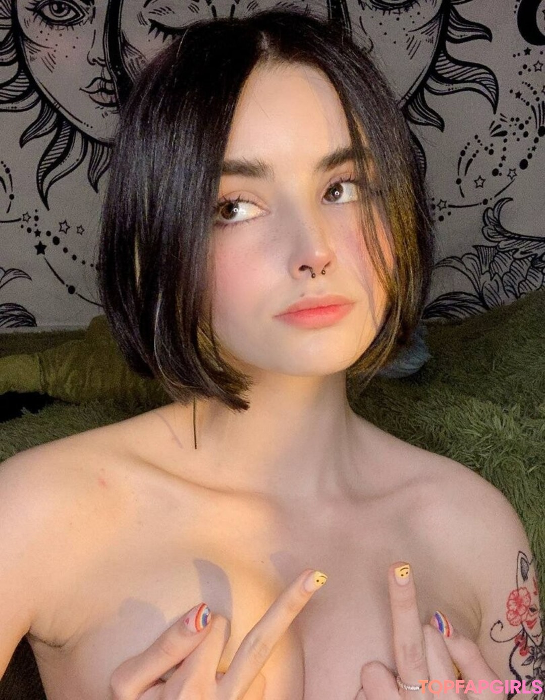 Photo nue de fuite OnlyFans de Loona #329