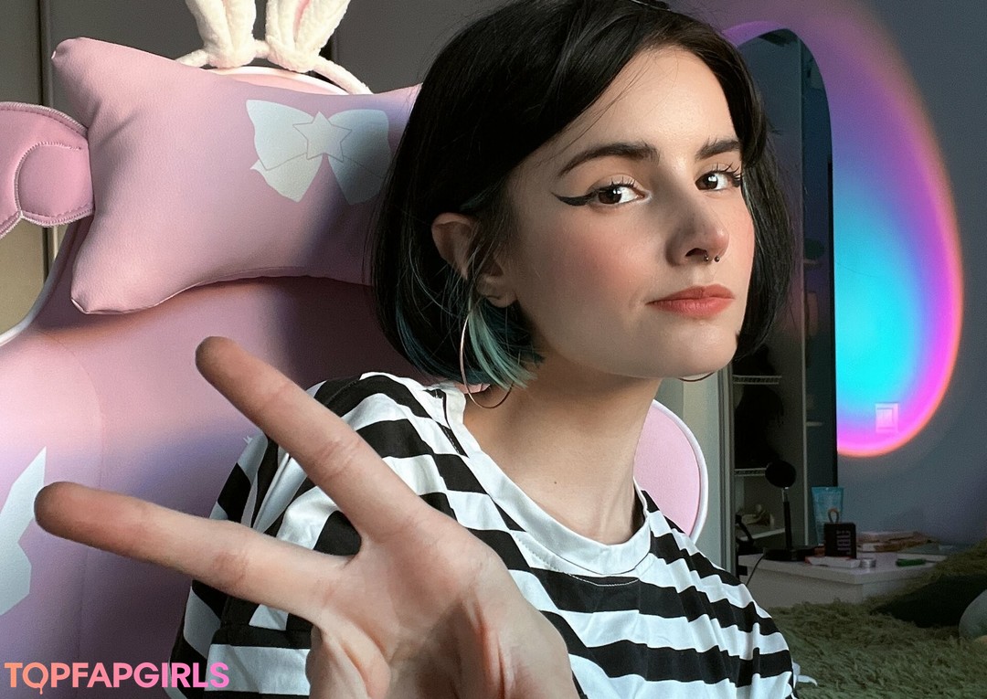 Photo nue de fuite OnlyFans de Loona #398