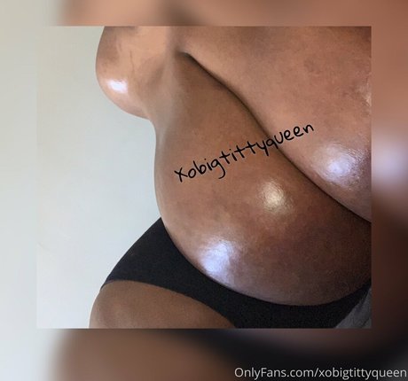 Photo nue de fuite OnlyFans de Xobigtittyqueen