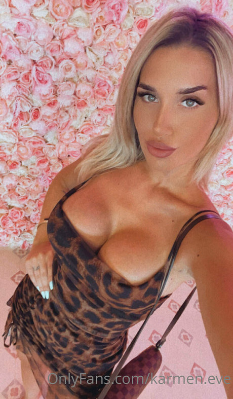 Photo nue de fuite OnlyFans de Karmeneve