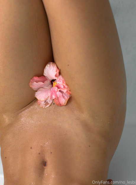 Photo nue de fuite OnlyFans de Nolesbi