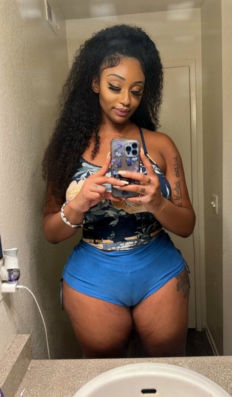 Photo nue de fuite OnlyFans de Nigerianamazon