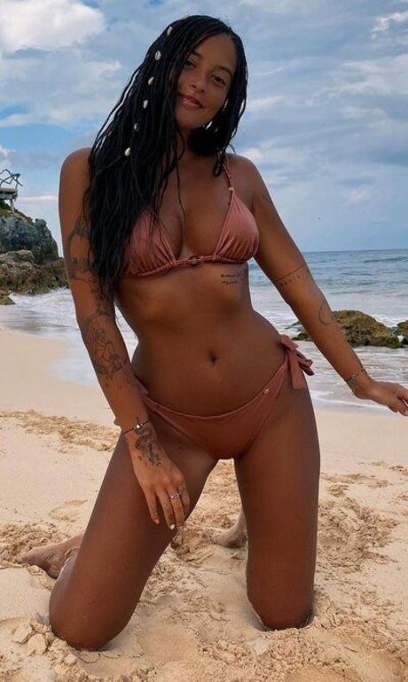 Photo nue de fuite OnlyFans de Karolina Meschino