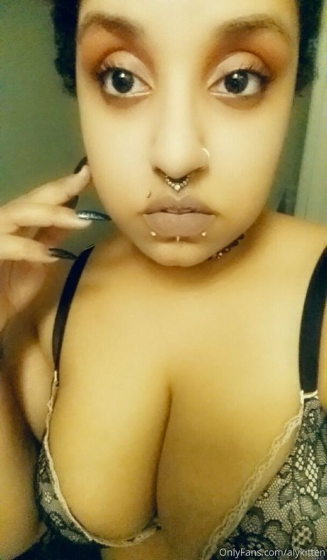 Photo nue de fuite OnlyFans de Raeraejiggles