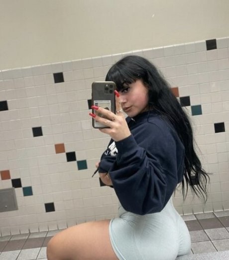 Photo nue de fuite OnlyFans de Vnikolee