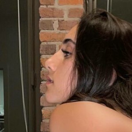 Photo nue de fuite OnlyFans de Julia Pozatto