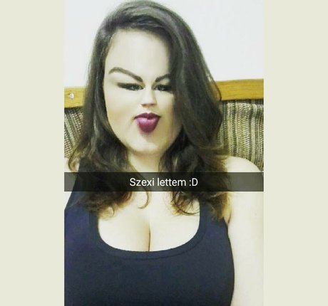 Photo nue de fuite OnlyFans de Fuzyfruzsina