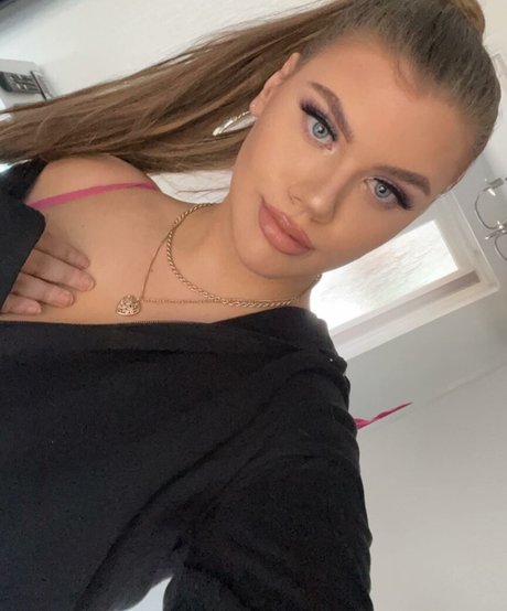 Photo nue de fuite OnlyFans de Molly Georgia Leach