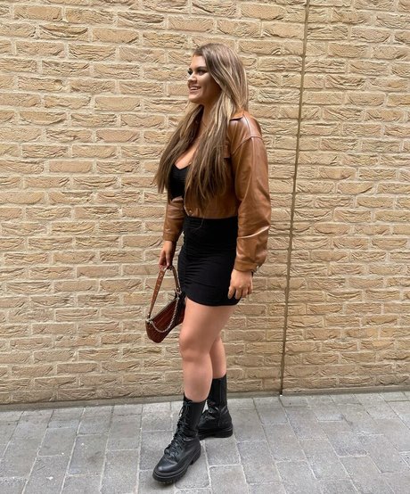 Photo nue de fuite OnlyFans de Molly Georgia Leach