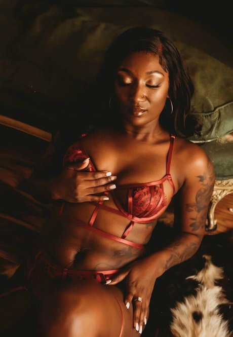 Photo nue de fuite OnlyFans de Lakinndra