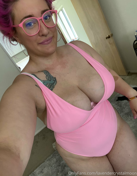 Photo nue de fuite OnlyFans de Lavendercrystalmoon