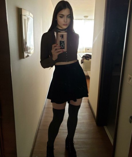 Photo nue de fuite OnlyFans de Dumbeddowndinosaur