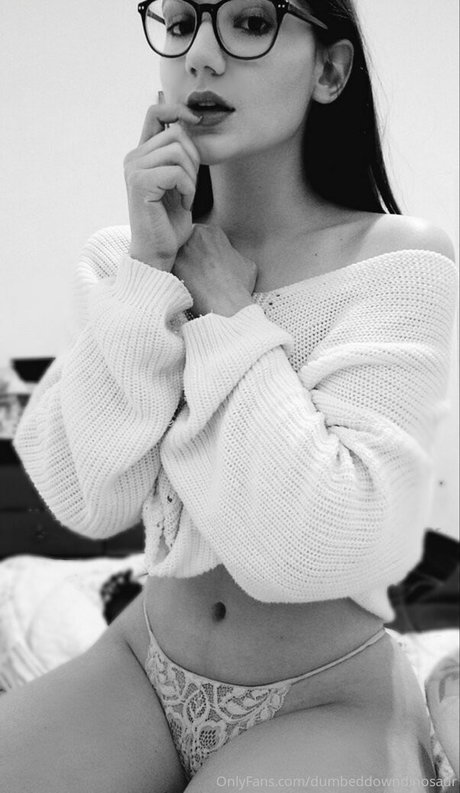 Photo nue de fuite OnlyFans de Dumbeddowndinosaur