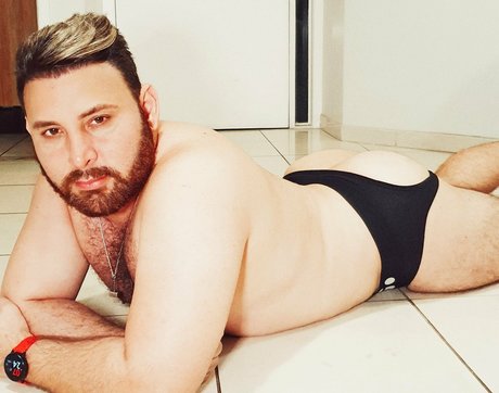 Photo nue de fuite OnlyFans de Brazildaddybearfreepage