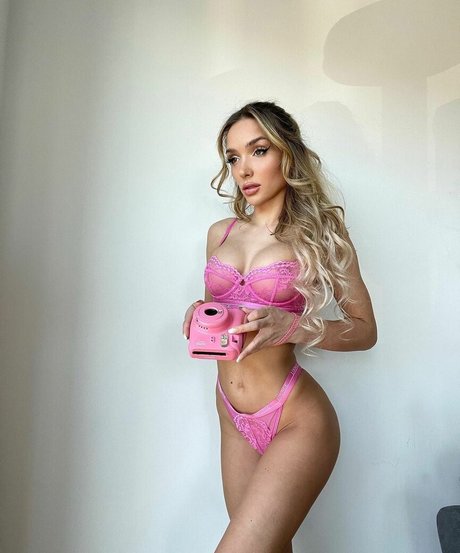 Photo nue de fuite OnlyFans de Abby Vouge