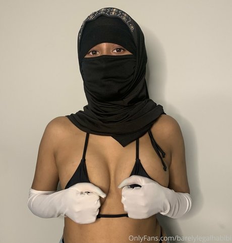Photo nue de fuite OnlyFans de Barelylegalhabibi