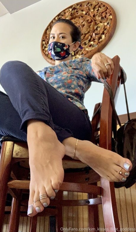 Photo nue de fuite OnlyFans de Kimkissesfootgoddess