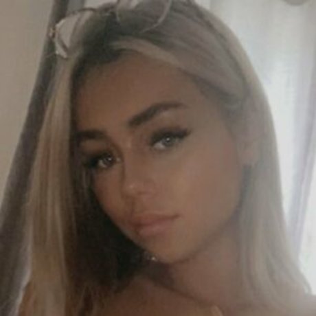 Photo nue de fuite OnlyFans de Louisaxox