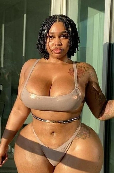 Photo nue de fuite OnlyFans de Mya Curvz
