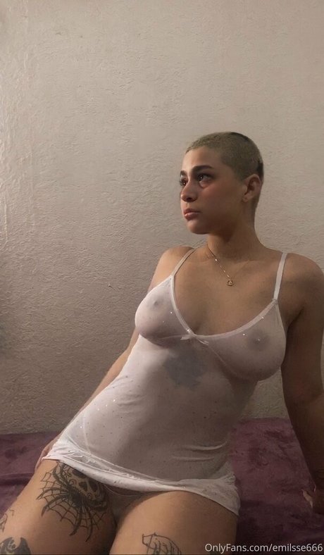 Photo nue de fuite OnlyFans de Emilsse99