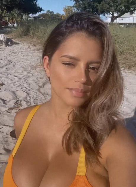 Photo nue de fuite OnlyFans de Leslie Sanchez