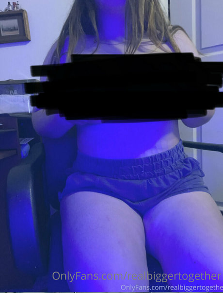 Photo nue de fuite OnlyFans de Realbiggertogether