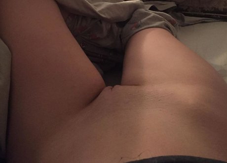 Photo nue de fuite OnlyFans de Sleepydinosaur