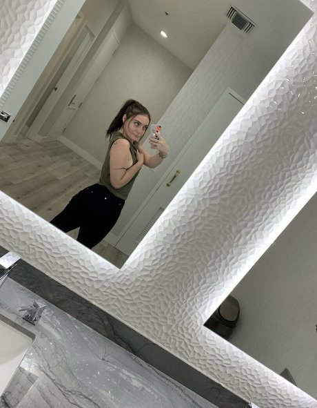 Hotwifechar