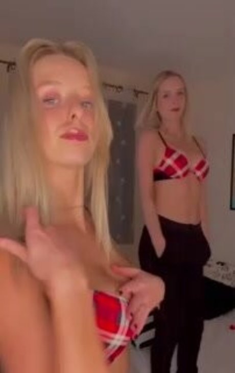 Photo nue de fuite OnlyFans de Twinsblonde
