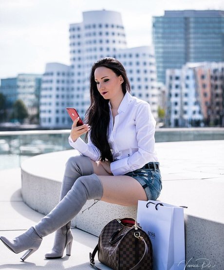 Miss Vanessa Pur