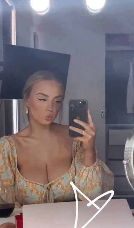 Photo nue de fuite OnlyFans de Charlotte Page