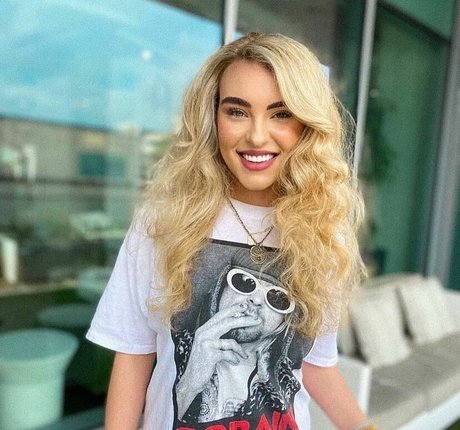 Caroline Wall